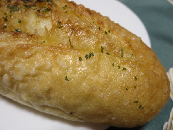 手作りほかふかパン メルシーの塩バターフランスパンの近影画像。