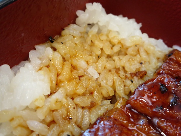 ガストのうな重のご飯の近影画像。