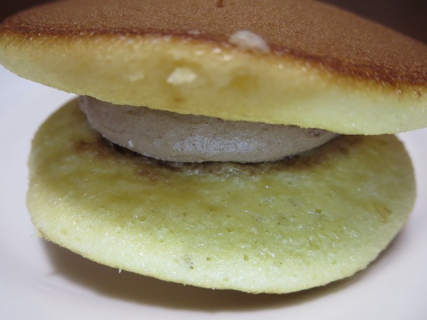 オランダ家のパンどら(チョコ)の近影画像。