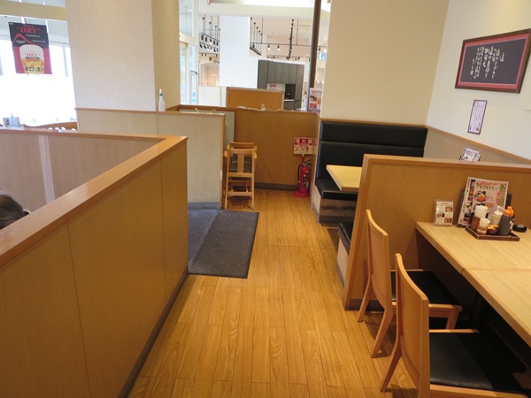 楽膳の店内の様子。