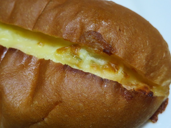 リヨンsudaトロワの明太ポテトパニーニの近影画像。