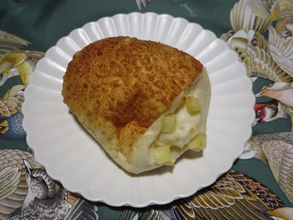 ポンパドウル　（お米とチーズのもちもちパン）