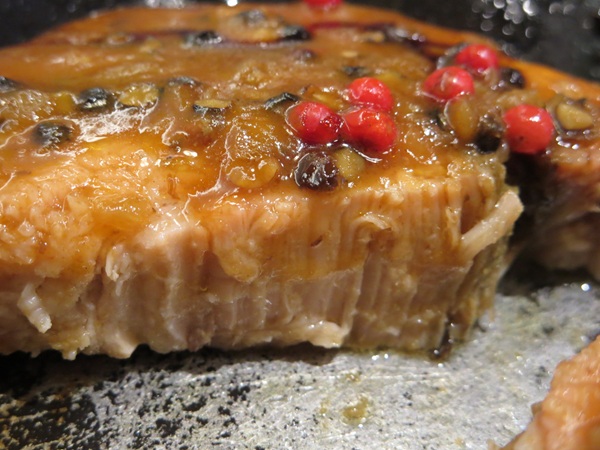 オリーブの丘のポルケッタの豚肉の断面の近影画像。