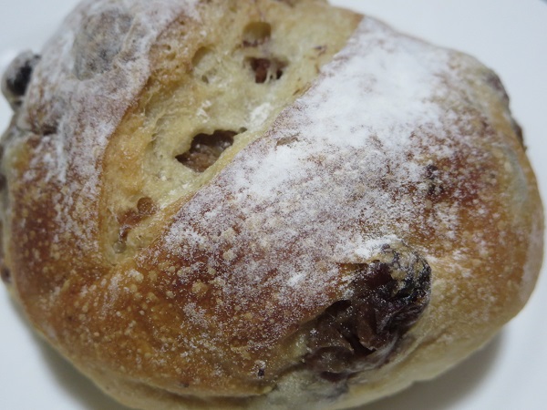 Tiny Bakery トイットのレーズンロールの近影画像。