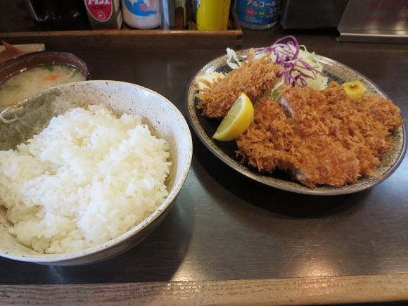 ロースかつ（大）定食の姿見