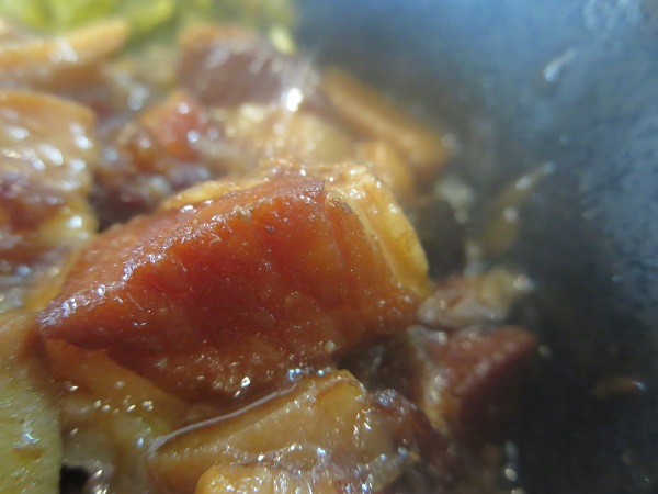 台湾魯肉飯華屋の台湾魯肉飯の豚肉の近影画像。
