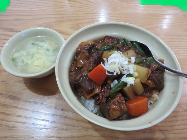 台湾料理 天天の牛バラ丼の全体画像。