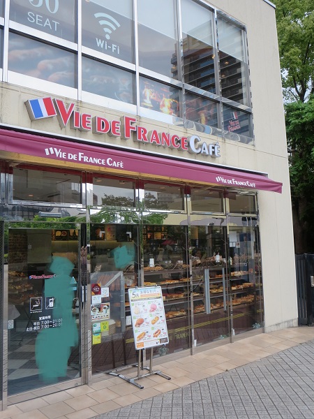VIE DE FRANCEの看板と入口。