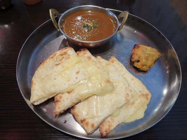 チャンドラマ（マトンカレー・チーズナン）