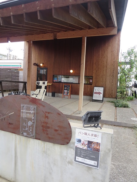 Tiny Bakery トイットの外観。