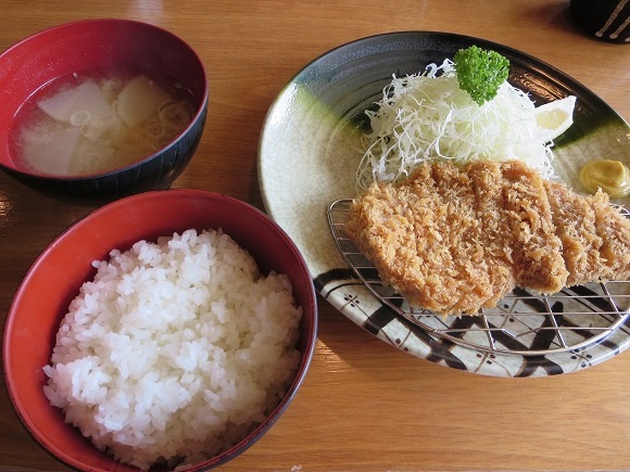 特上ロースカツ定食の姿見