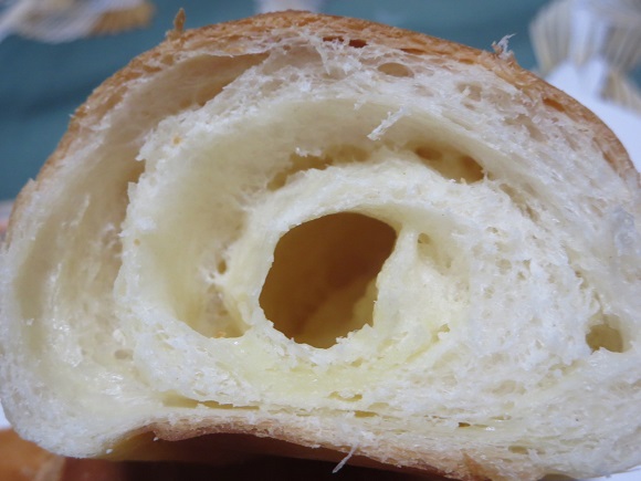 Le Pain BonBonの塩バターパンの断面の近影。