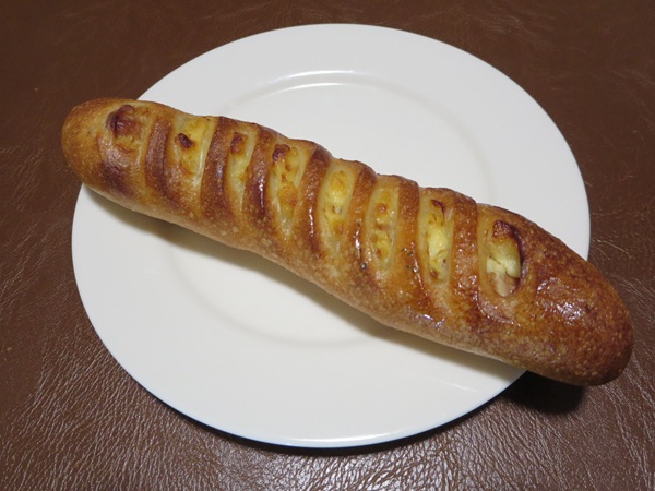 パンとお菓子の店 tocotoco（シャウエッセンゴーダクリーム）