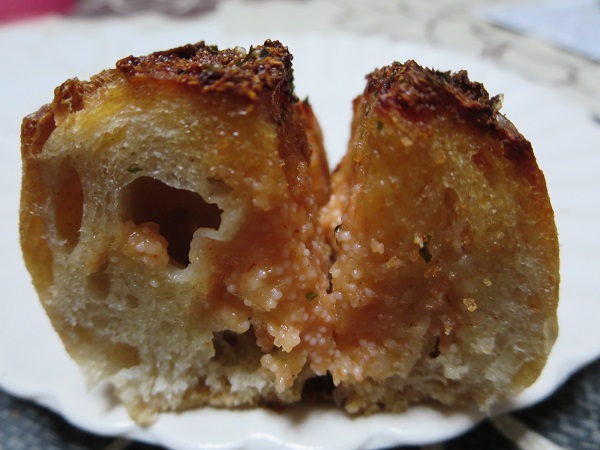 BundBakeryの明太フランスのトースト後の近影画像。
