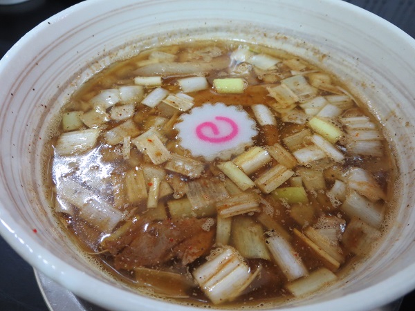 中華そば 亀喜屋のつけそばのつけ汁の近影画像。