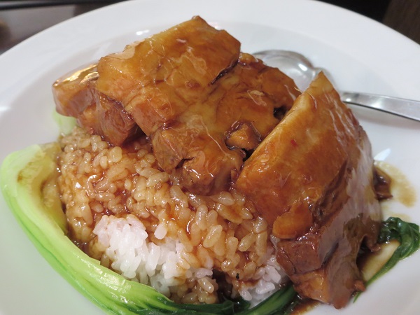 喜来園の豚肉角煮丼の近影画像。