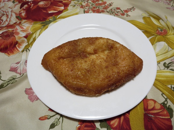 OLLIE BREADのカマンベールチーズカレーパンの全体画像。