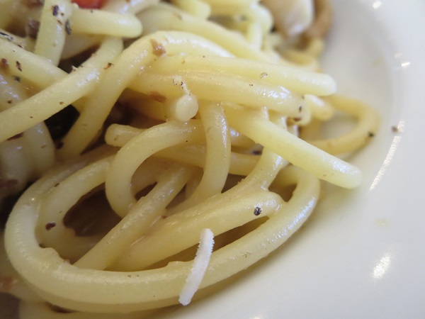 ロイヤルホストの国産豚ときのこのポルチーニクリームソースの麺の近影画像