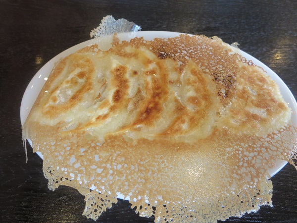 王朝の焼き餃子の全体画像。