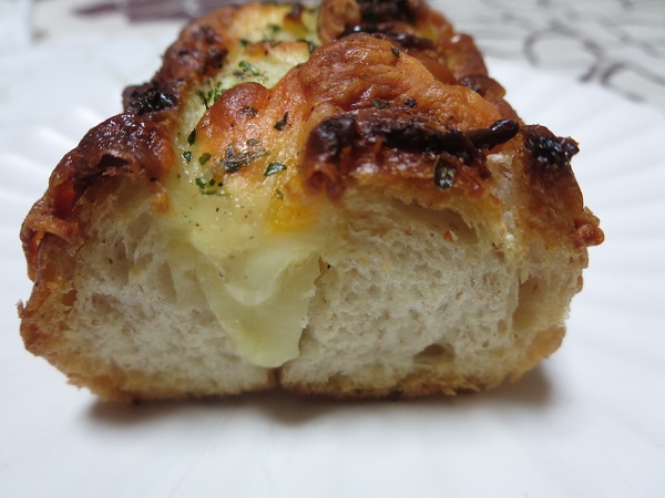 てるパンのじゃがチーズフランスのトースト後の近影画像。