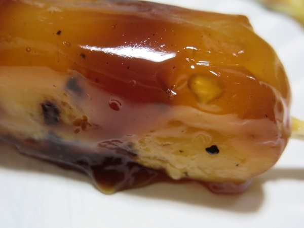 香梅の焼団子の別角度からの近影画像。