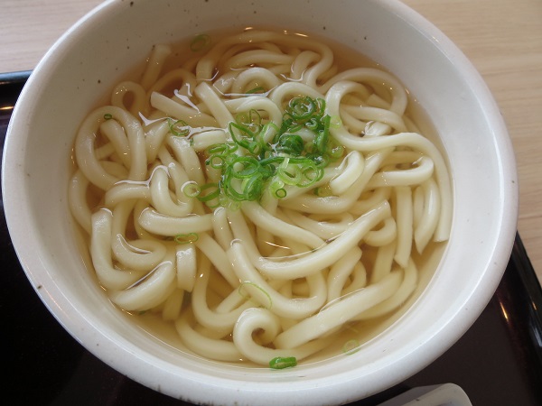 とんでんのランチ 天丼・うどんのうどんの近影画像。