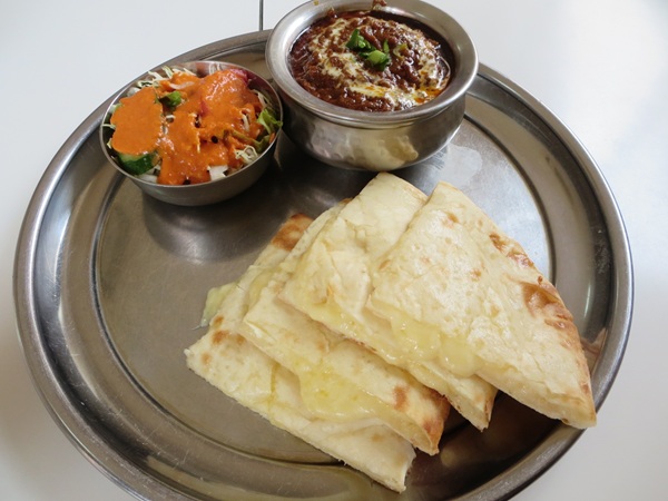 インドレストラン ディルクース（マトンカレー＆チーズナン）