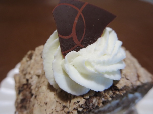 手作り菓子工房 うふのバナナロールの上部の近影画像。