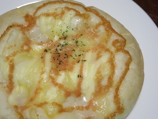 マロンドの明太もちチーズの近影画像。