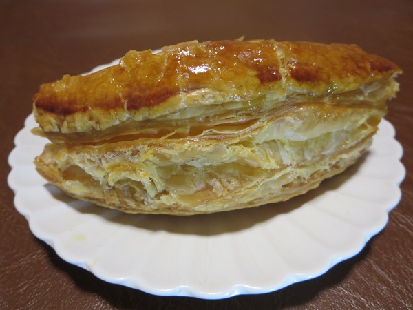 マロンドのアップルパイの背面部の近影画像。