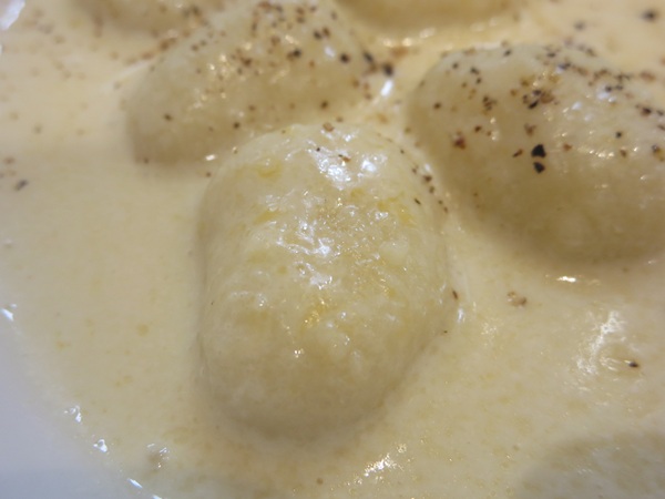 ポポラマーマのニョッキチーズクリームの近影画像。