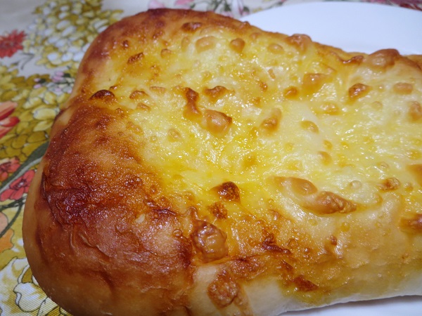 Le Pain Bon Bonのチーズナンの近影画像。