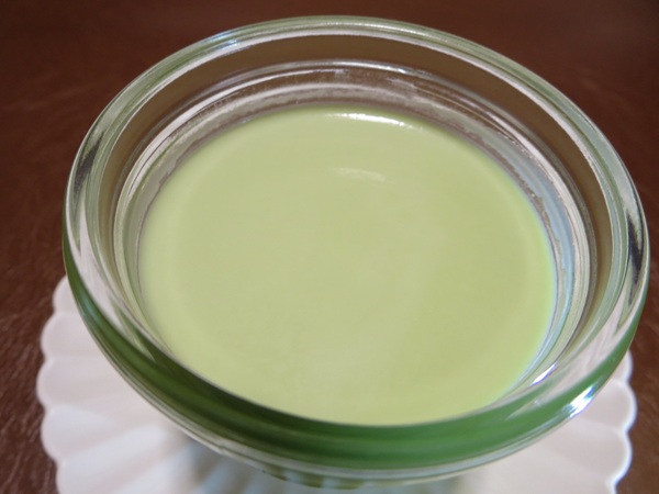 モロゾフの抹茶ラテのプリンの近影画像。