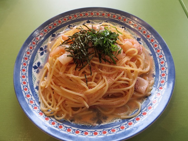 パステルイタリアーナの海老とヤリイカの明太子和風バターの全体画像。