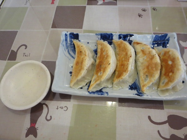 栄盛の大焼き餃子の全体画像。