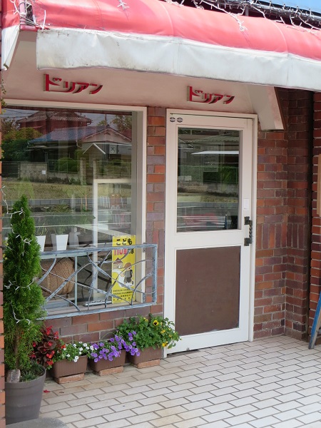 ドリアン洋菓子店の入口。