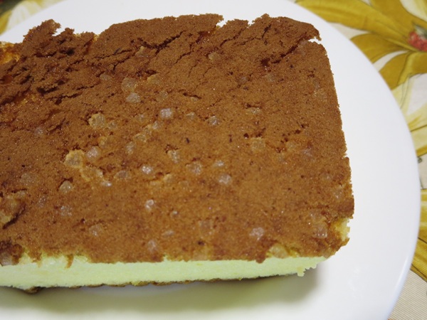 Fine Breadの長崎カステラの底面の近影画像。