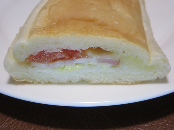 リトルマーメイドのパニーニの断面の近影画像。
