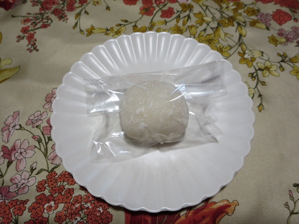 新松月の金柑大福の全体画像。