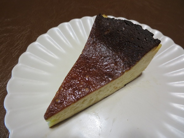 グランドール洋菓子店（バスクチーズケーキ）