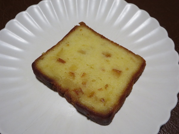 パティスリータクのケークオランジュの裏面の全体画像。