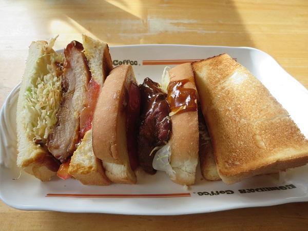 コメダ珈琲店（タンドリーチキンホットサンド）