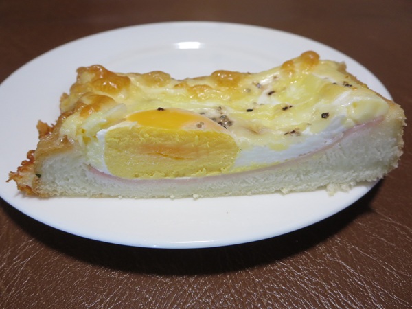 BAKERY&cafe辰巳俱楽部のラピュタ風パンの断面の近影画像。