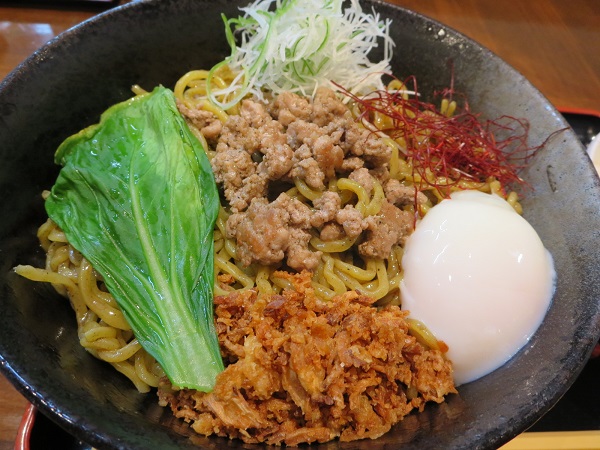 中華そば 和月の冷製汁なし黒ごま担々麺の近影画像。
