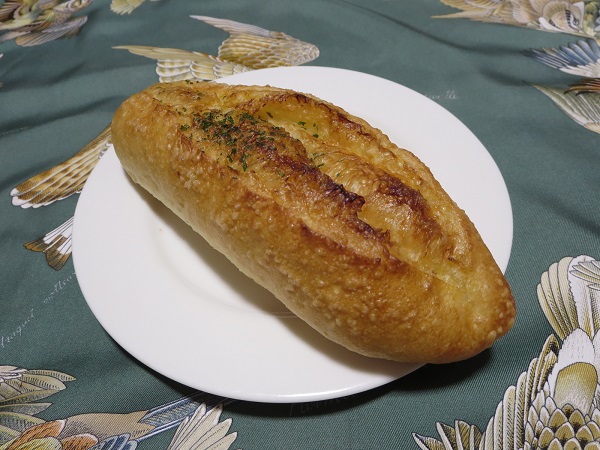 手作りほかふかパン メルシーの塩バターフランスパンの全体画像。