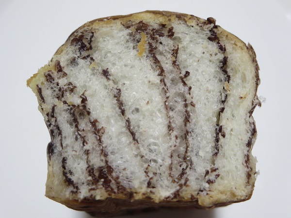 きたがわベーカリーのチョコ棒の断面の近影写真。