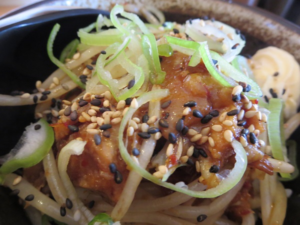 らーめん味来のチャーシュー丼の近影画像。