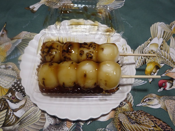 餅萬の焼きだんごの全体画像。