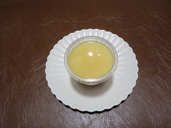 グランドール洋菓子店の焼きプリンの全体画像。