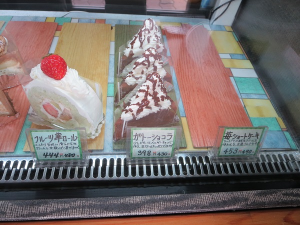パティスリー IROHAのガトーショコラが置かれているショーケース。